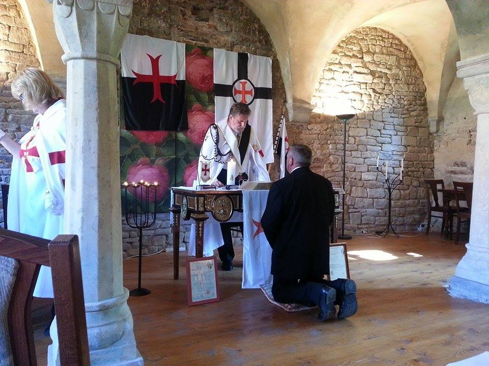 Aufnahme eines Postulanten und Beginn des Noviziats während eines Kapitels.